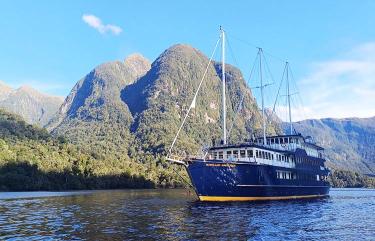 Overnight cruise Doubtful Sound