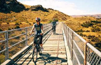 girs on Bridge